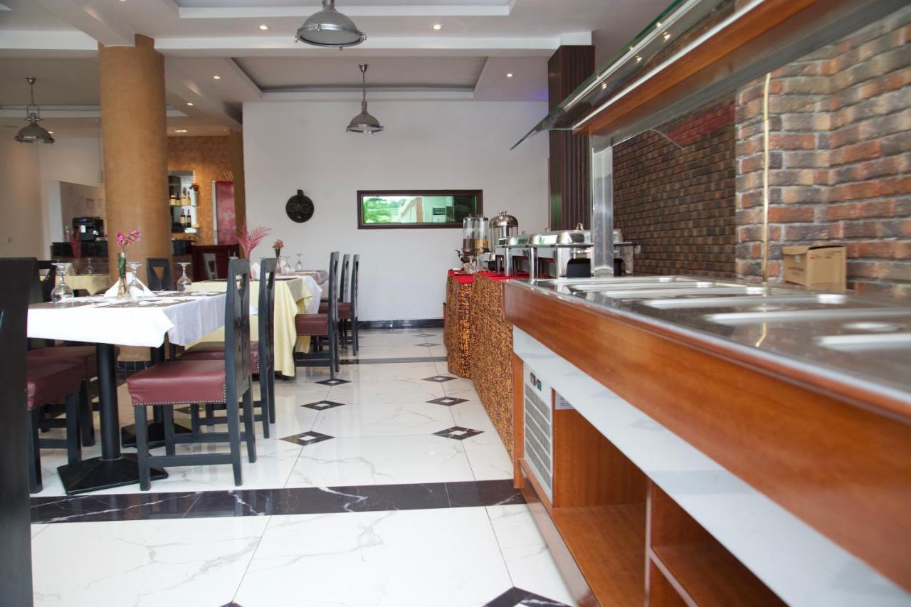 Capitole Hotel Abidjan Exterior photo